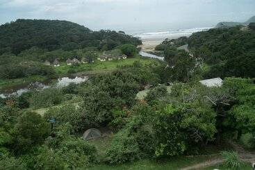 فندق Amapondo Backpackers Lodge