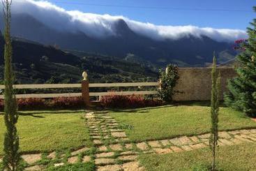 Bed and Breakfast Pousada Altitude 1200