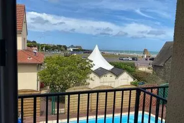 ホテル Dday House