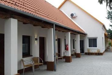 민박 Czermann Holiday Inn