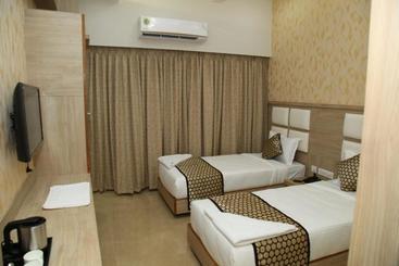 Hotel Century Courtyard