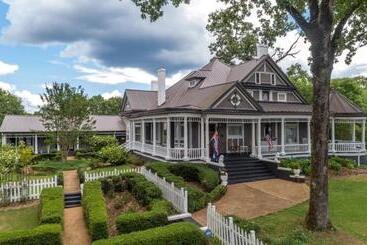 Hogan House Bed And Breakfast At Rose Hill