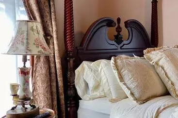 Hogan House Bed And Breakfast At Rose Hill