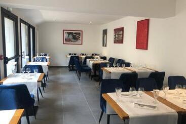 酒店 L Otentik Restaurant Chambres D Hôtes