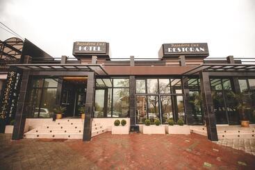 Hotelli Bajadera Lux