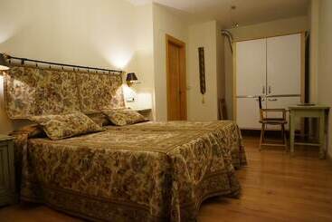 בית מלון כפרי Arganzón Plaza