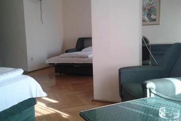 هتل Bara Budapest