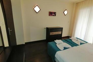 Отель Bendita Mare Apartment