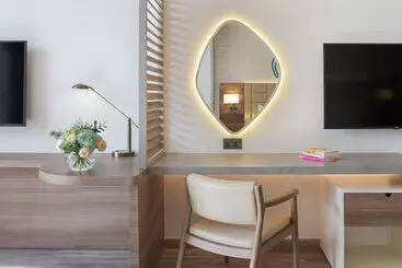 فندق Ja The Resort   Ja Palm Tree Court, Dubai