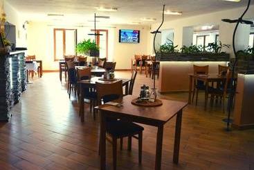 ユースホステル Restaurace A Penzion Lutena