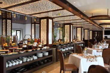 Ramada By Wyndham Gangtok Hotel & Casino Golden