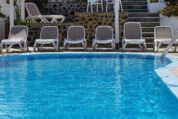 Otel Nissos Thira