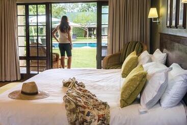 בית מלון כפרי Perrys Bridge Hollow Boutique