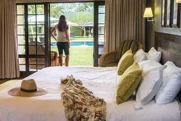 Отель Perrys Bridge Hollow Boutique