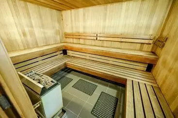 Nomads Queenstown Hostel