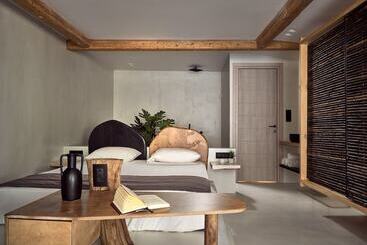 Gloria Maris Hotel Suites And Villa