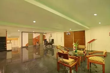 Hotel Monarch Luxur   Infantry Road