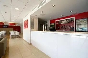 ホテル Travelodge Edinburgh Airport Ratho Station