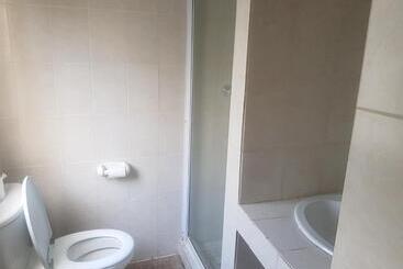 بنسيون Karoo Manor Guesthouse And Restaurant