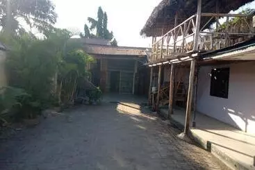 ホテル Kicec Bar And Guest House Airport