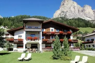 Aamiaismajoitus (B&B) Garni Haus Tyrol