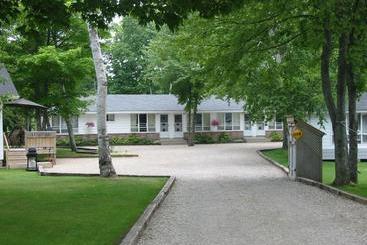 Bel Air Cottages And Motel