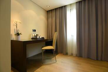 هتل Ramada By Wyndham Downtown Beirut