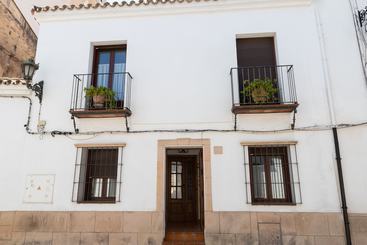 کلبه Casa Con Patio Andaluz En Ronda  Centro