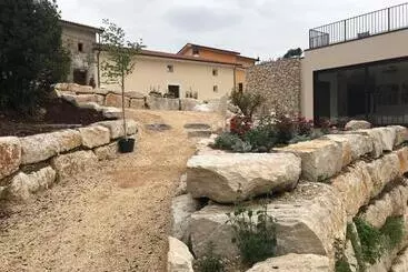 Hotelli Albergo Diffuso Sotto Le Stelle