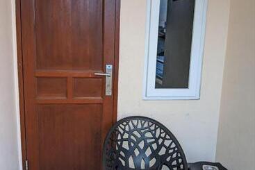 Hotel Teratai Residence Mitra Reddoorz