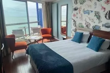 Logis Hotel   La Petite Rade