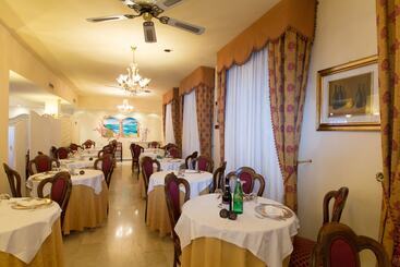 Отель Serenella