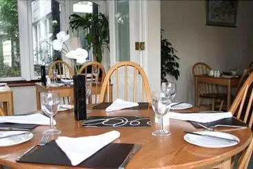 Отель Clifton Lodge