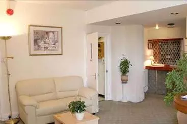 هتل Clifton Lodge