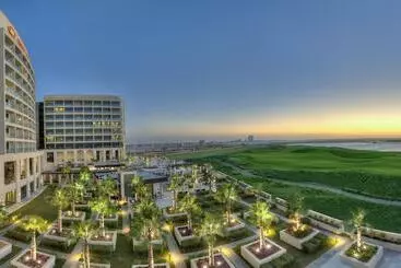 ホテル Crowne Plaza Yas Island