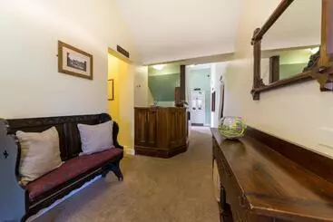 هتل The White Hart