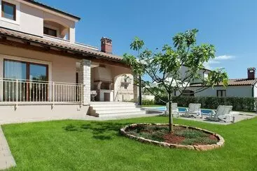 Dom wiejski Ideal Destination For Summer Holiday In Countryside Near Sea