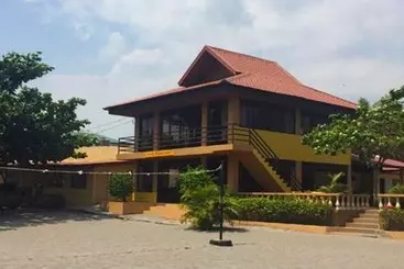 هتل Canoe Beach Resort