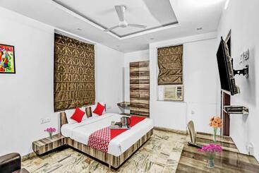 هتل Flagship Cosy Tree Rooms Inn