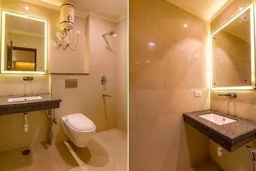 Fabhotel Maya Crystal
