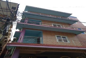 Hotel Oyo 81893 Maa Home Stays