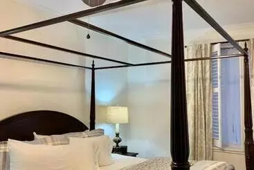 Plantation House Bed & Breakfast