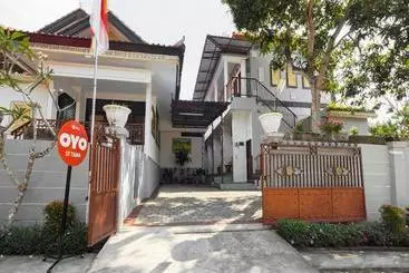 Hotel Oyo 90576 St Tama