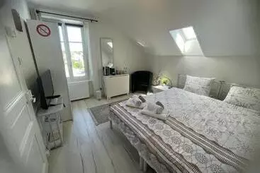 Majatalo La Maison Bleue à 2 Pas Du Lac Du Neuchâtel