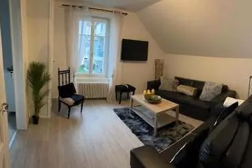 Pensão La Maison Bleue à 2 Pas Du Lac Du Neuchâtel