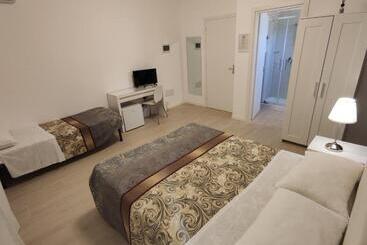 Pensjonat Sami Rooms Due   Teatro A 400 Mt   Ortigia A 1500 Mt