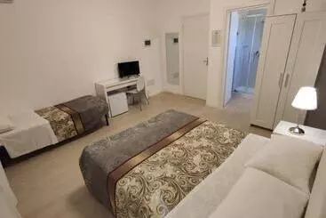 پانسیون Sami Rooms Due   Teatro A 400 Mt   Ortigia A 1500 Mt