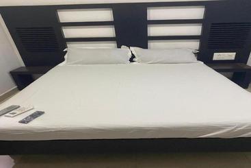 Hotel Vaccinated Staff  Oyo 80960 Seaside Regency