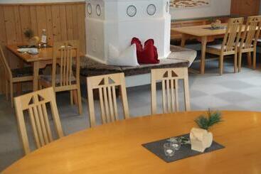 Bed and Breakfast Wohlfühlpension Tirolerhof