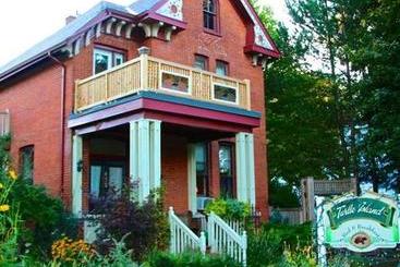 Turtle Island Bed And Breakfast